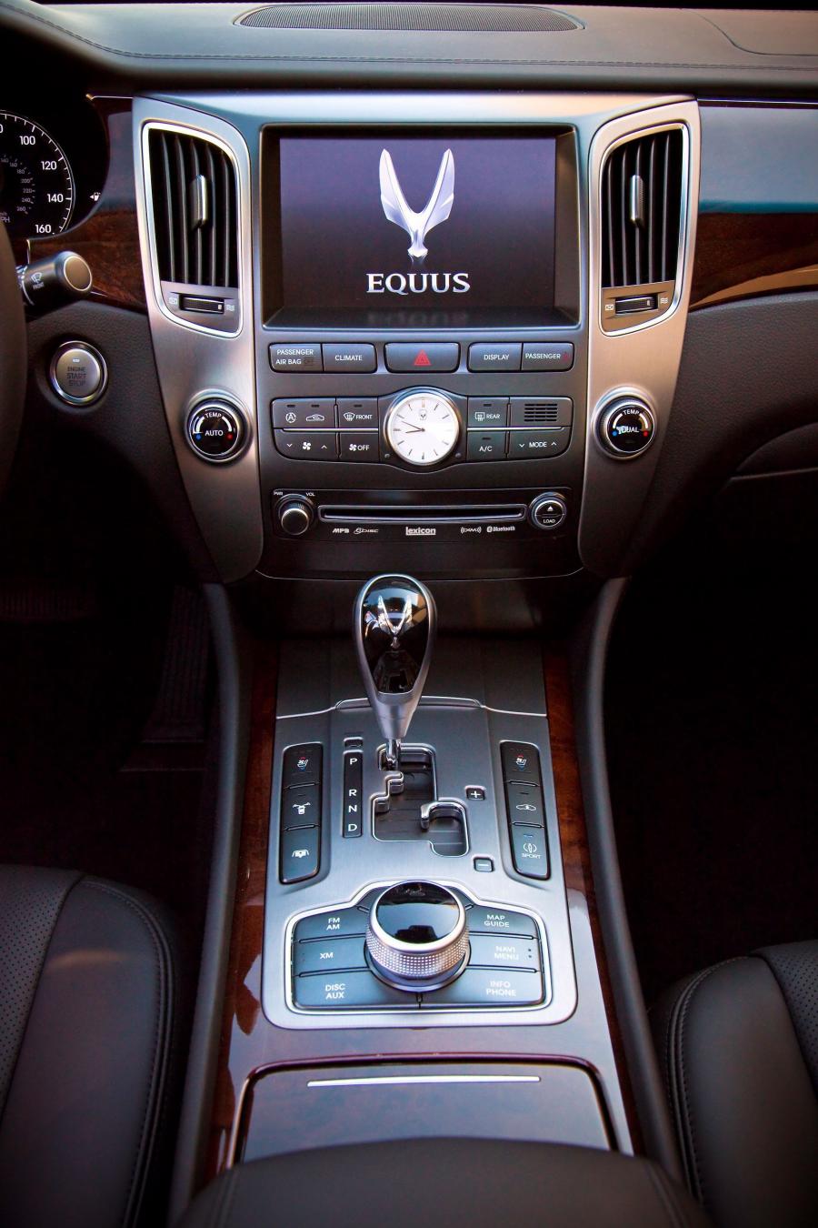  Hyundai Equus 2011 года  (фото 8 из 21)